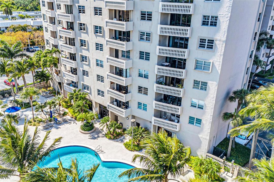 На продажу: $850,000 (2 спален, 2 ванн, 1570 Квадратных фут)