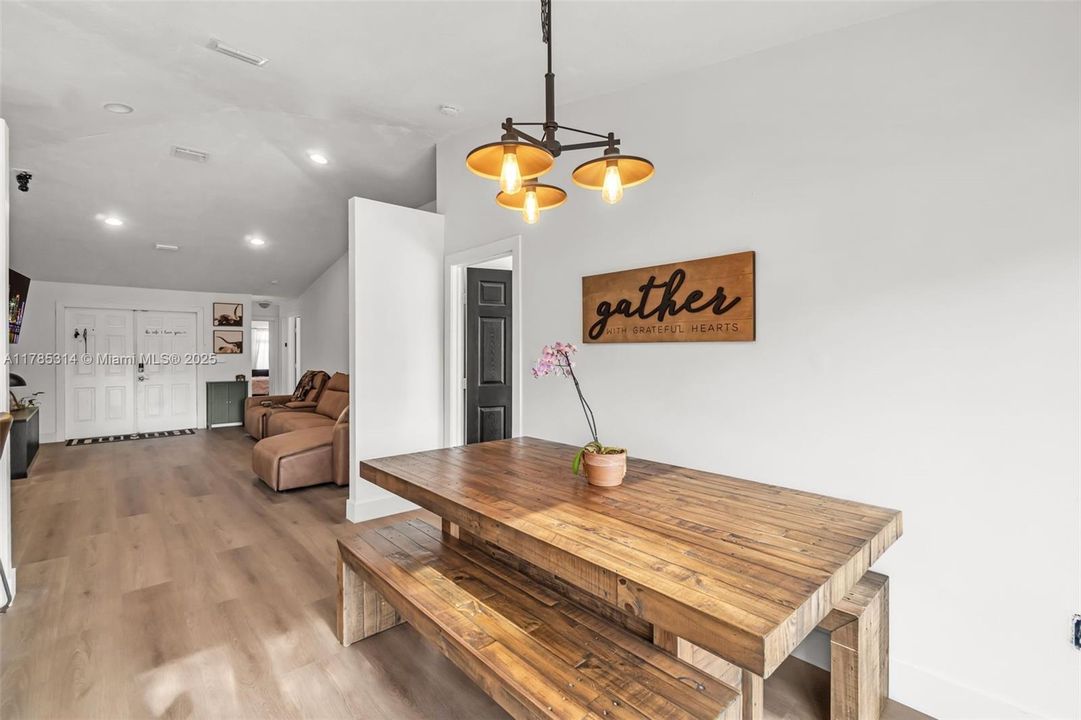 Недавно продано: $524,900 (3 спален, 2 ванн, 1381 Квадратных фут)