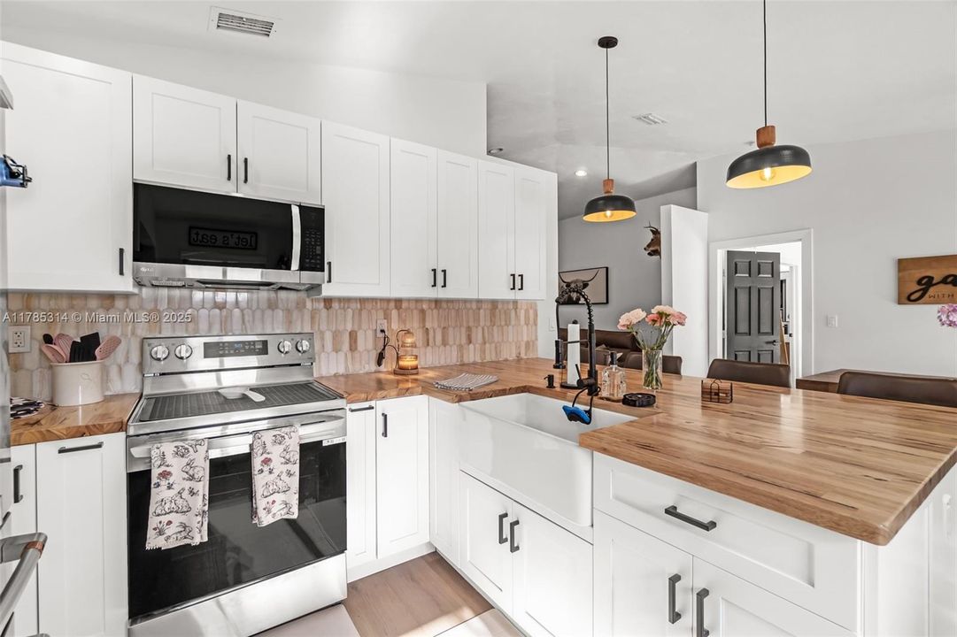 Недавно продано: $524,900 (3 спален, 2 ванн, 1381 Квадратных фут)