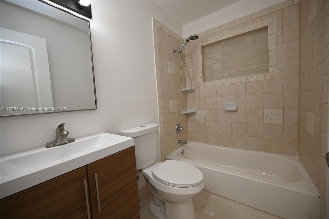 Недавно продано: $518,000 (4 спален, 2 ванн, 1054 Квадратных фут)