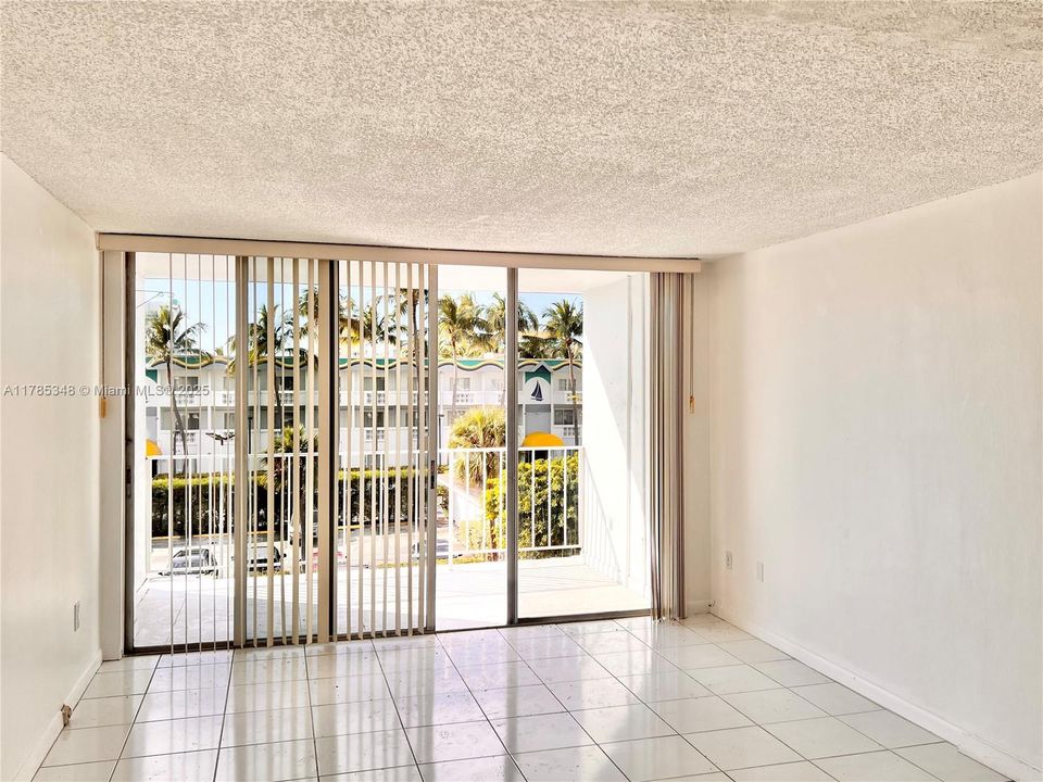 Recently Rented: $2,000 (1 beds, 1 baths, 940 Square Feet)