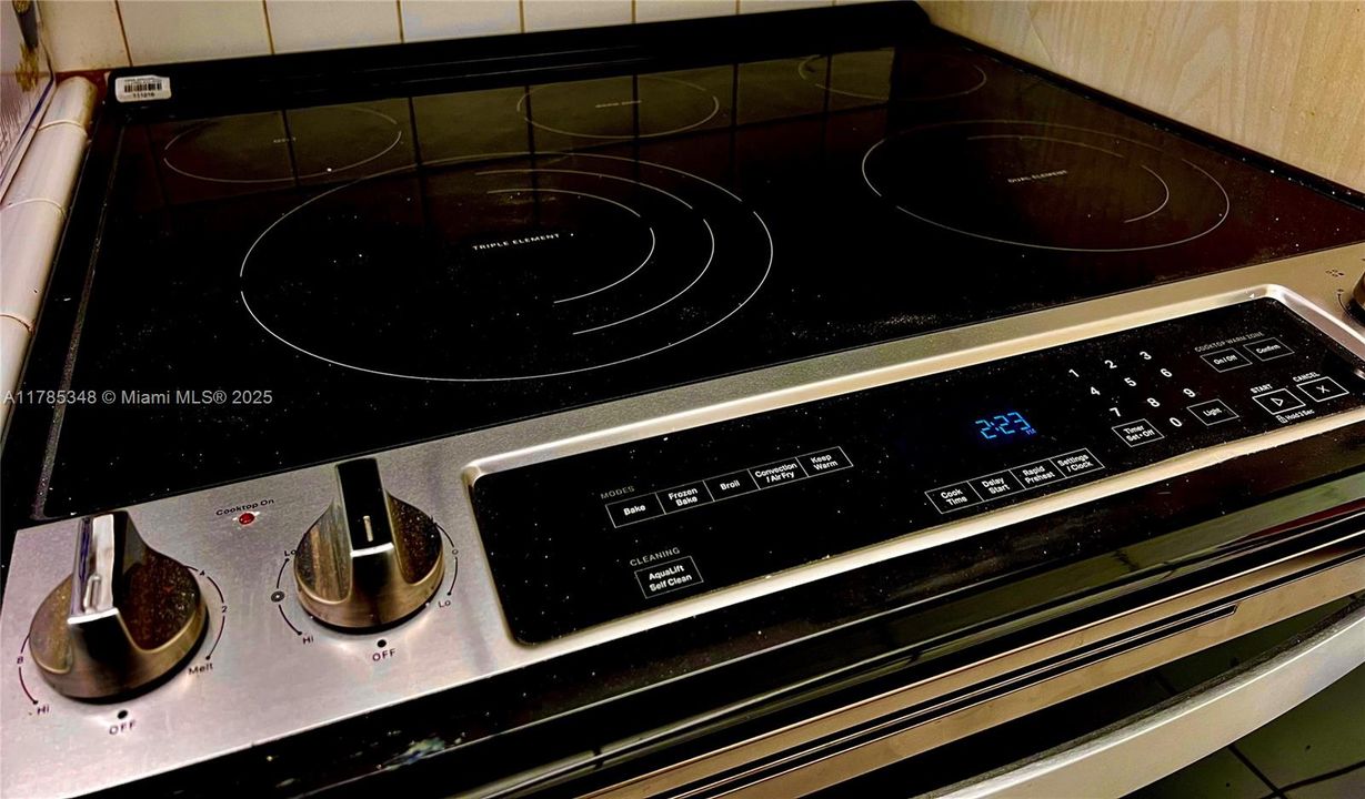 Recently Rented: $2,000 (1 beds, 1 baths, 940 Square Feet)