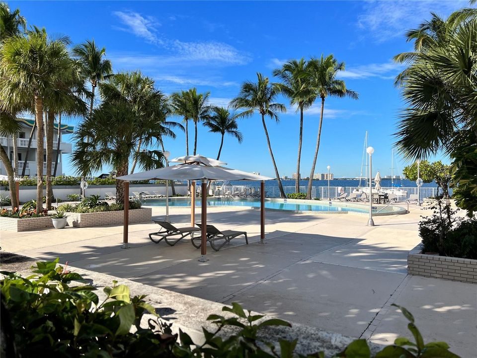 Recently Rented: $2,000 (1 beds, 1 baths, 940 Square Feet)