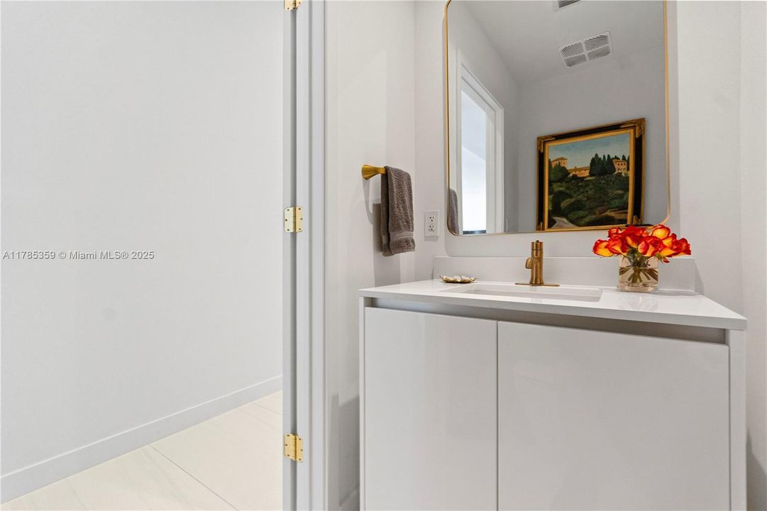 For Rent: $35,000 (3 beds, 3 baths, 2025 Square Feet)