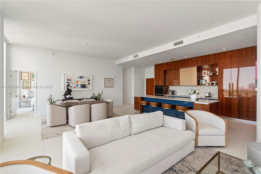 For Rent: $35,000 (3 beds, 3 baths, 2025 Square Feet)