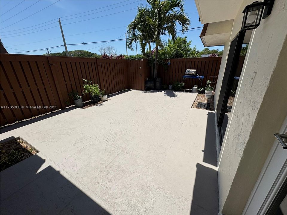 Recently Sold: $374,900 (2 beds, 2 baths, 1325 Square Feet)