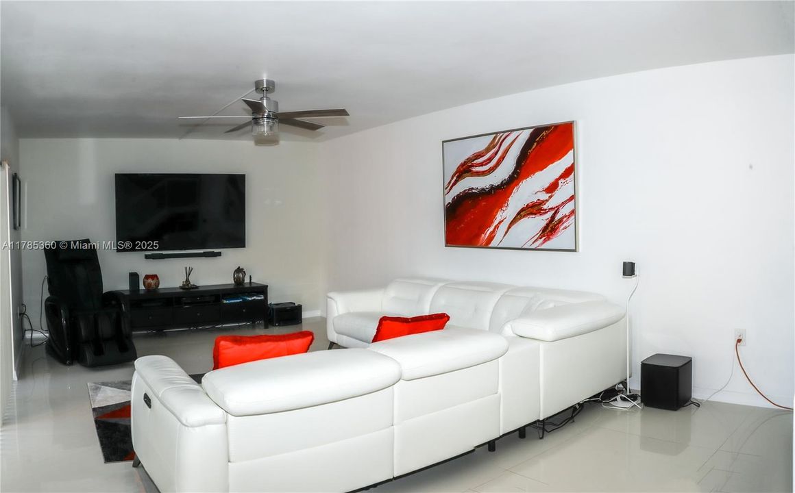 Recently Sold: $374,900 (2 beds, 2 baths, 1325 Square Feet)