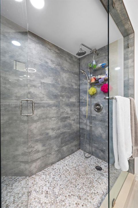 Recently Sold: $374,900 (2 beds, 2 baths, 1325 Square Feet)