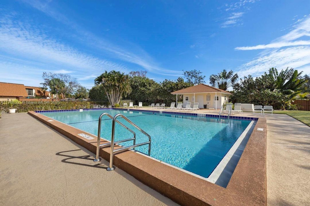 Recently Sold: $374,900 (2 beds, 2 baths, 1325 Square Feet)