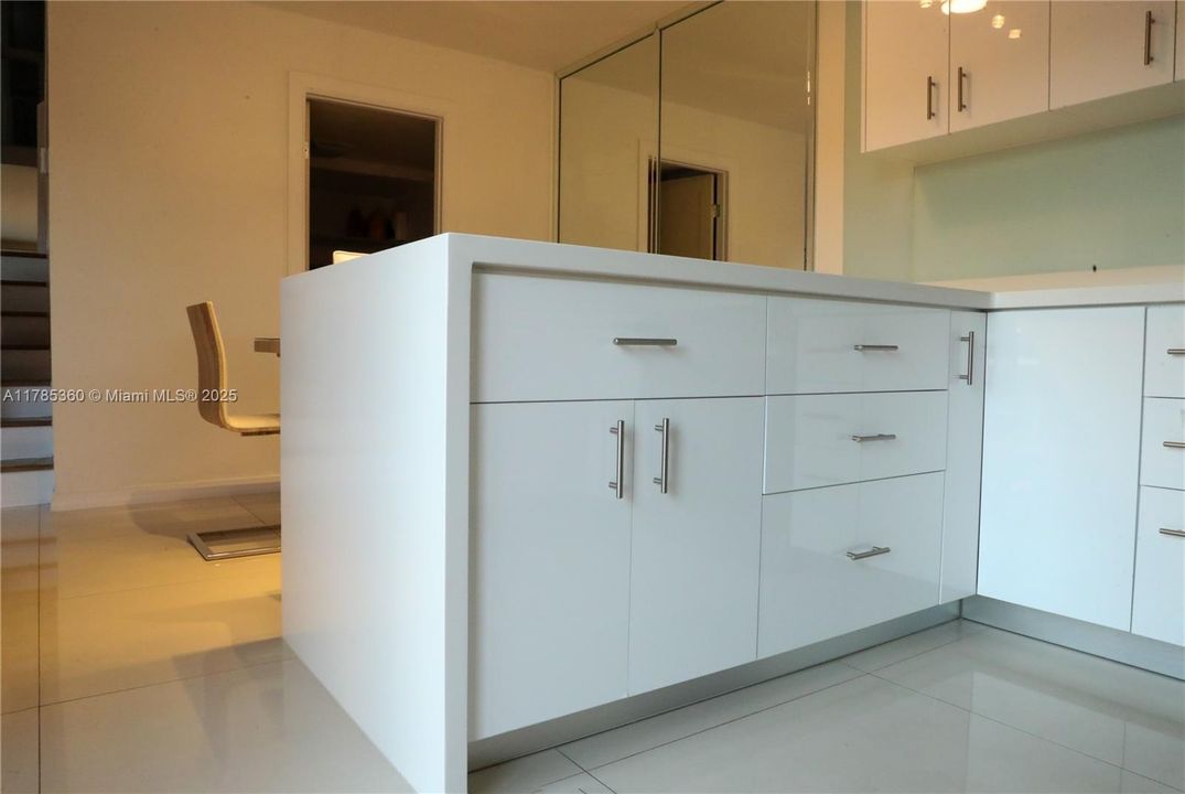 Recently Sold: $374,900 (2 beds, 2 baths, 1325 Square Feet)