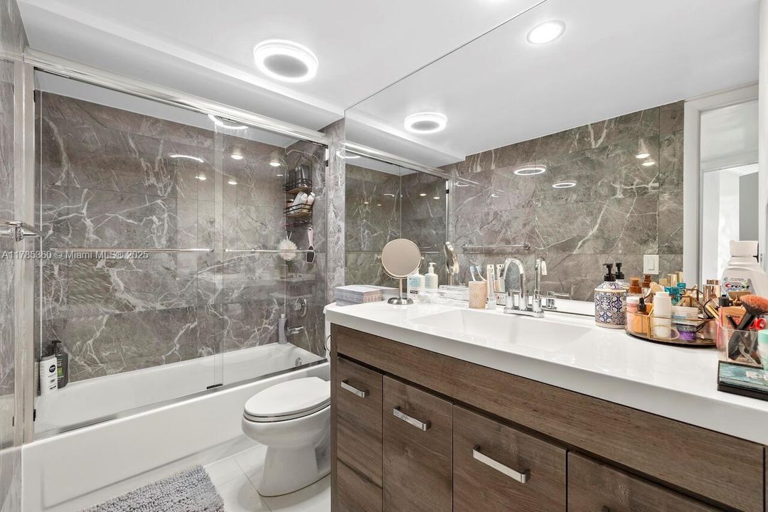 Recently Sold: $374,900 (2 beds, 2 baths, 1325 Square Feet)