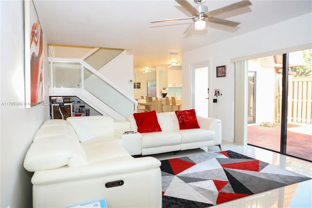 Recently Sold: $374,900 (2 beds, 2 baths, 1325 Square Feet)