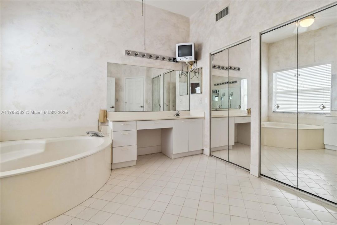 Недавно продано: $688,000 (4 спален, 2 ванн, 2880 Квадратных фут)