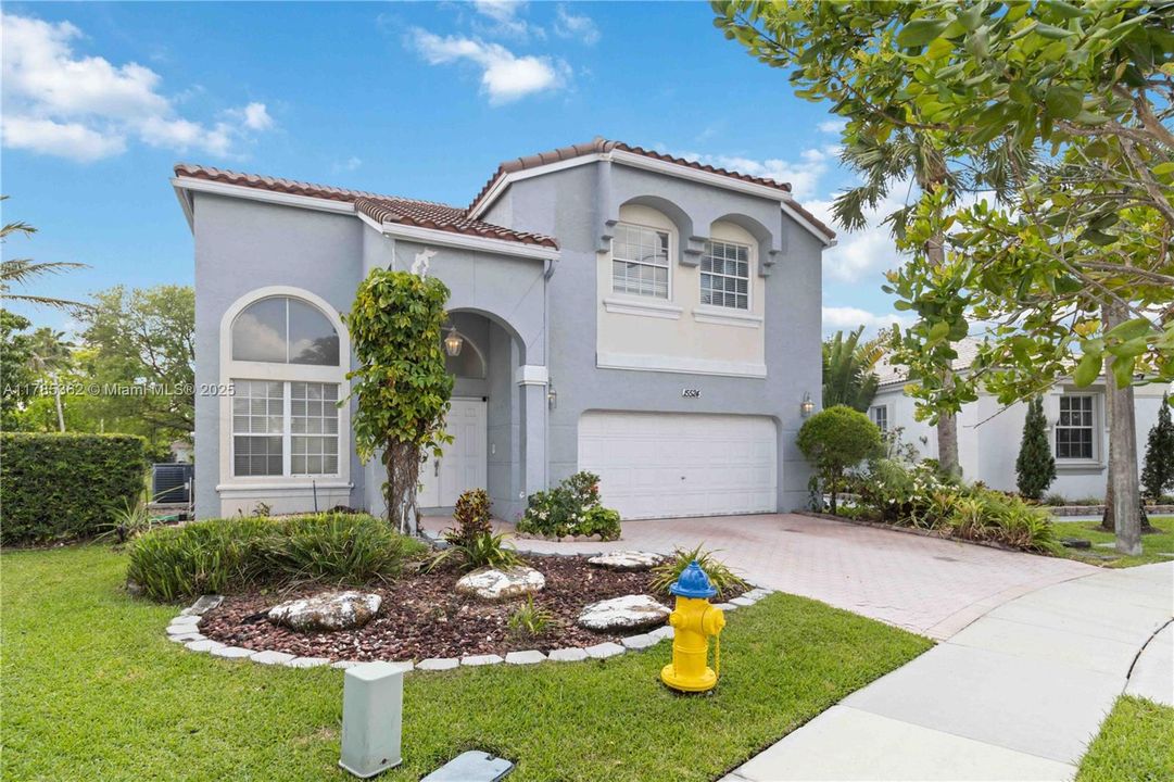 Недавно продано: $688,000 (4 спален, 2 ванн, 2880 Квадратных фут)