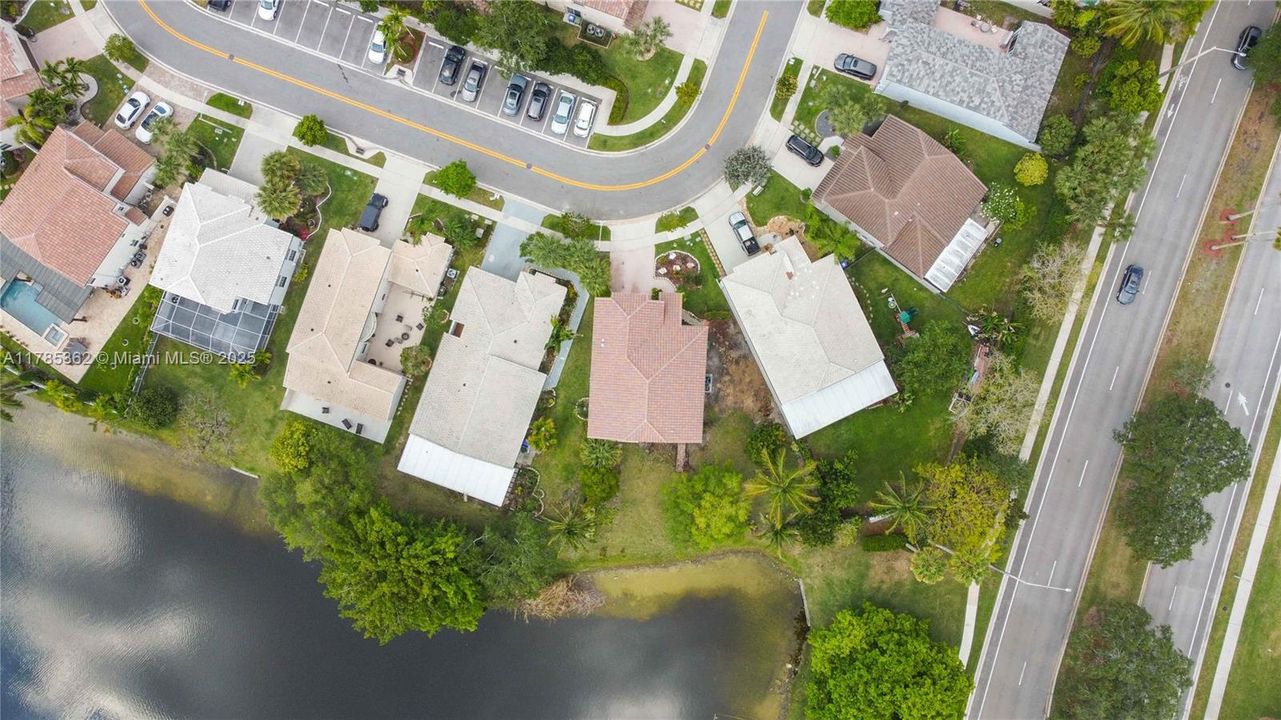 Недавно продано: $688,000 (4 спален, 2 ванн, 2880 Квадратных фут)