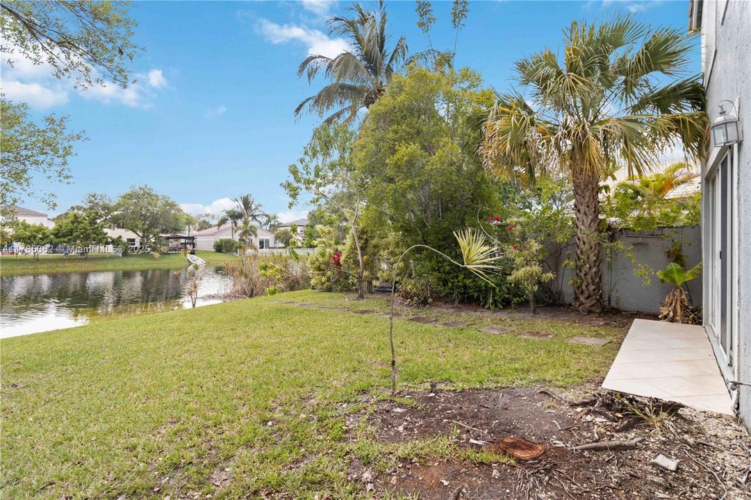 Недавно продано: $688,000 (4 спален, 2 ванн, 2880 Квадратных фут)