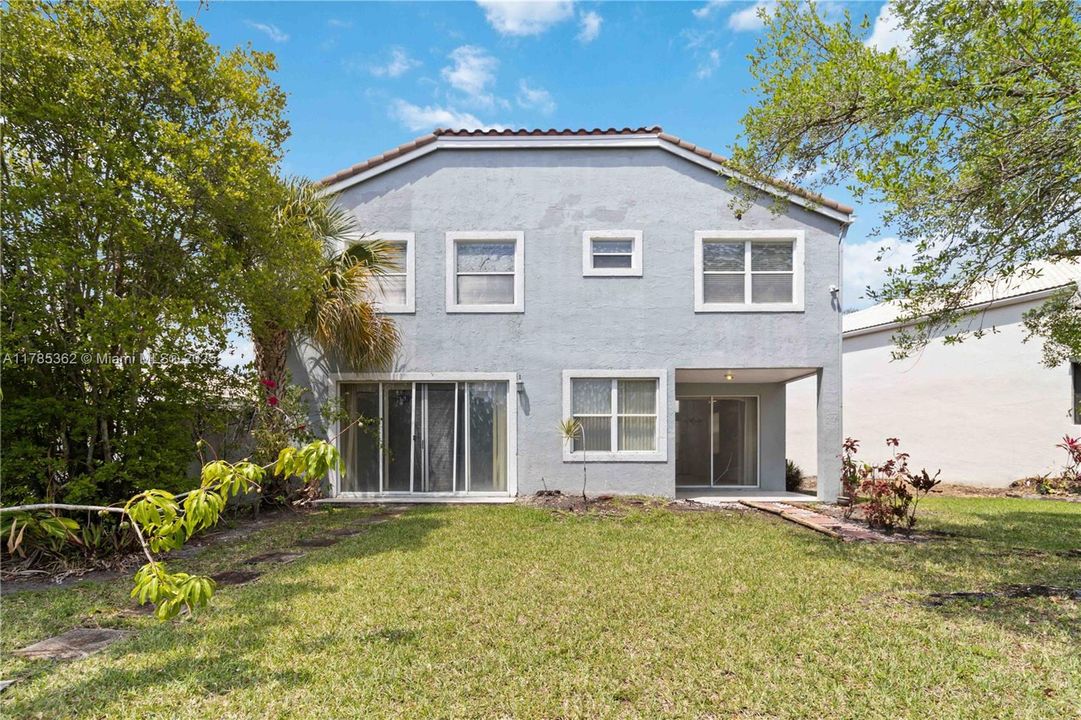 Недавно продано: $688,000 (4 спален, 2 ванн, 2880 Квадратных фут)