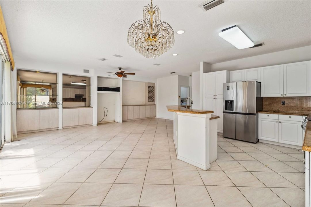 Недавно продано: $688,000 (4 спален, 2 ванн, 2880 Квадратных фут)