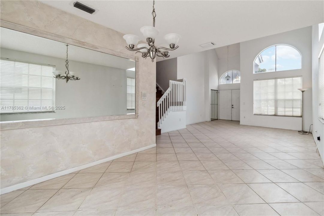 Недавно продано: $688,000 (4 спален, 2 ванн, 2880 Квадратных фут)