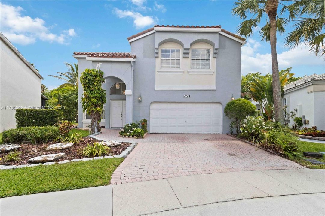 Недавно продано: $688,000 (4 спален, 2 ванн, 2880 Квадратных фут)