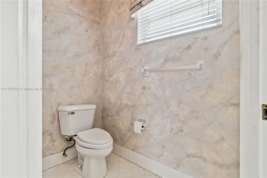 Недавно продано: $688,000 (4 спален, 2 ванн, 2880 Квадратных фут)