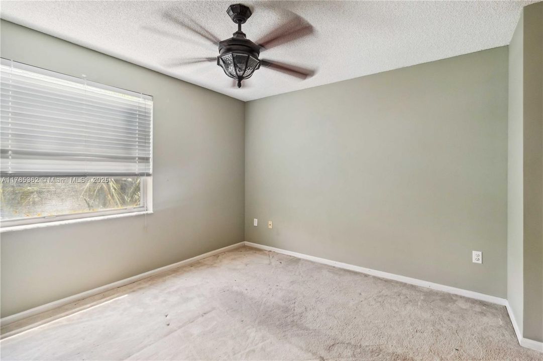 Недавно продано: $688,000 (4 спален, 2 ванн, 2880 Квадратных фут)