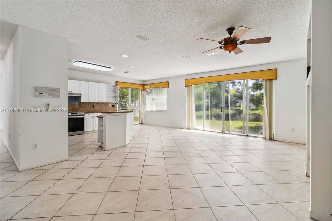 Недавно продано: $688,000 (4 спален, 2 ванн, 2880 Квадратных фут)