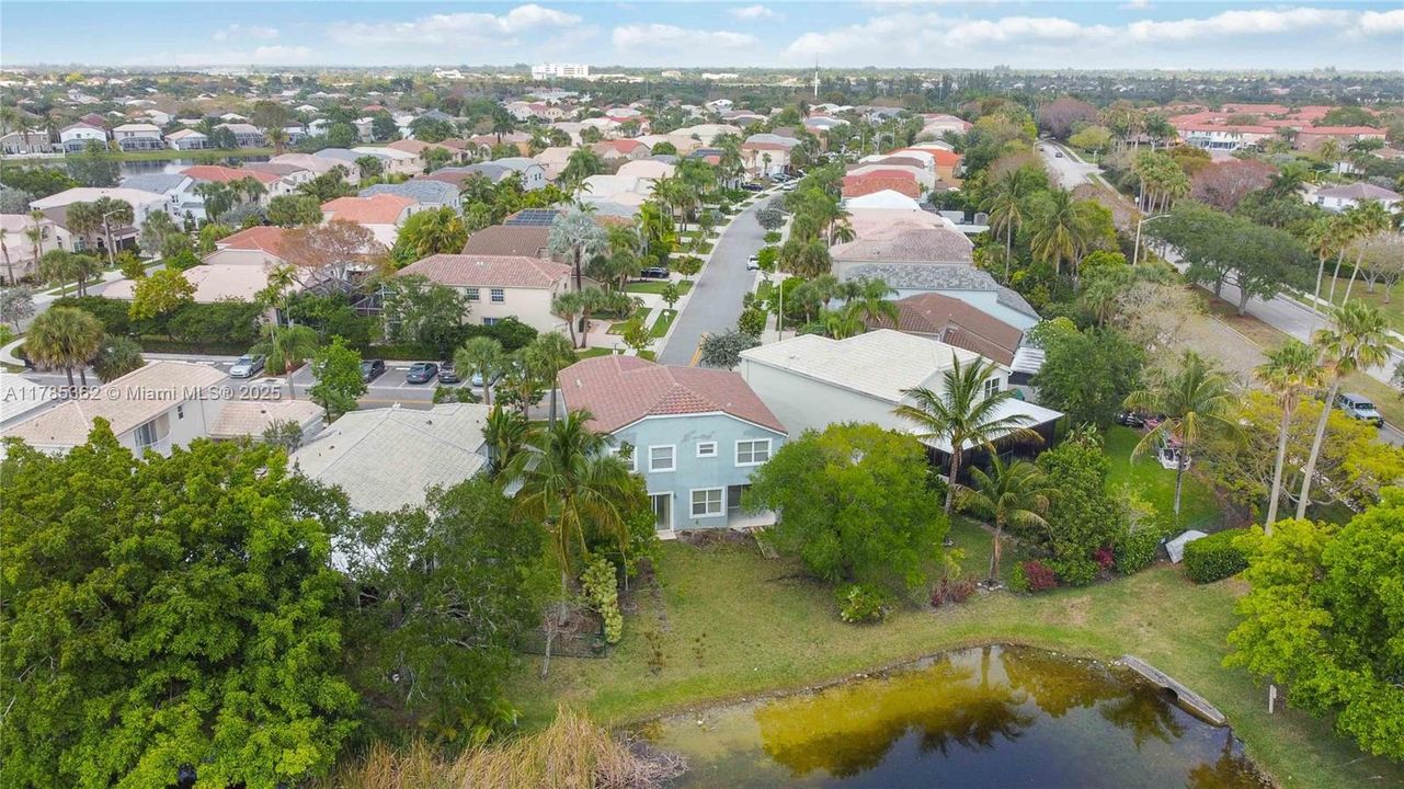 Недавно продано: $688,000 (4 спален, 2 ванн, 2880 Квадратных фут)