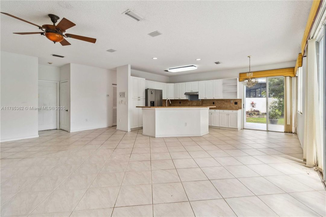 Недавно продано: $688,000 (4 спален, 2 ванн, 2880 Квадратных фут)