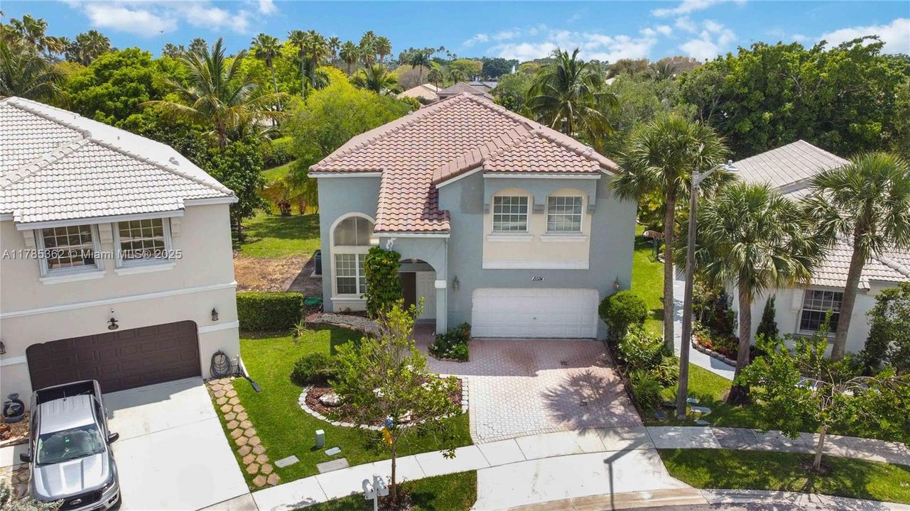 Недавно продано: $688,000 (4 спален, 2 ванн, 2880 Квадратных фут)