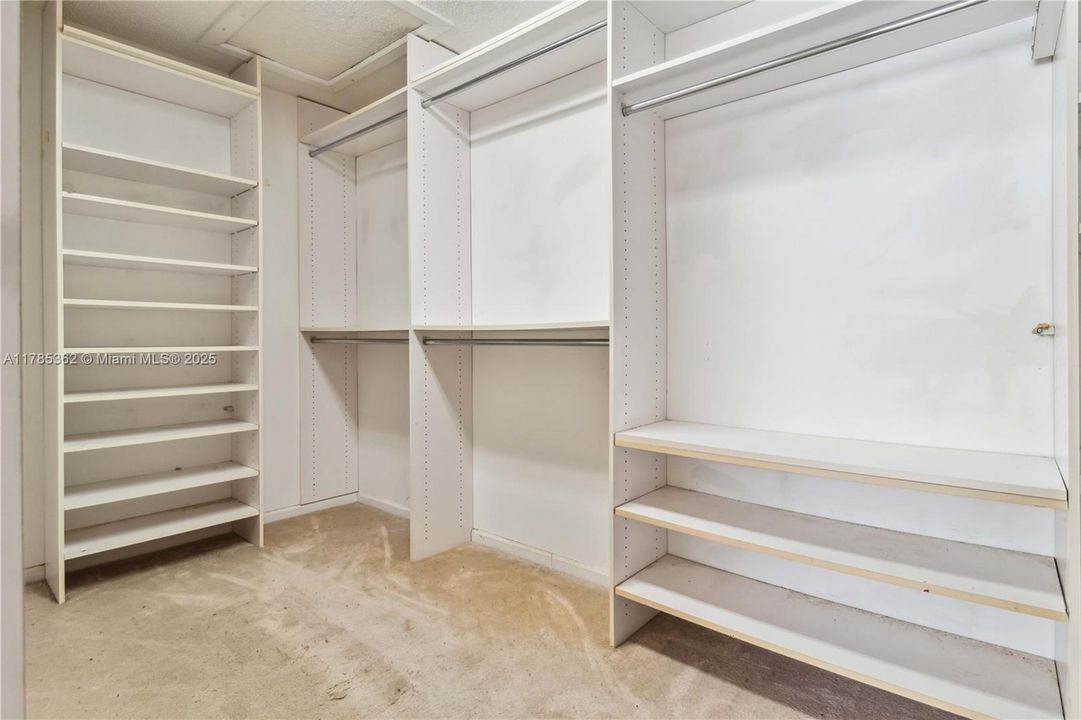 Недавно продано: $688,000 (4 спален, 2 ванн, 2880 Квадратных фут)