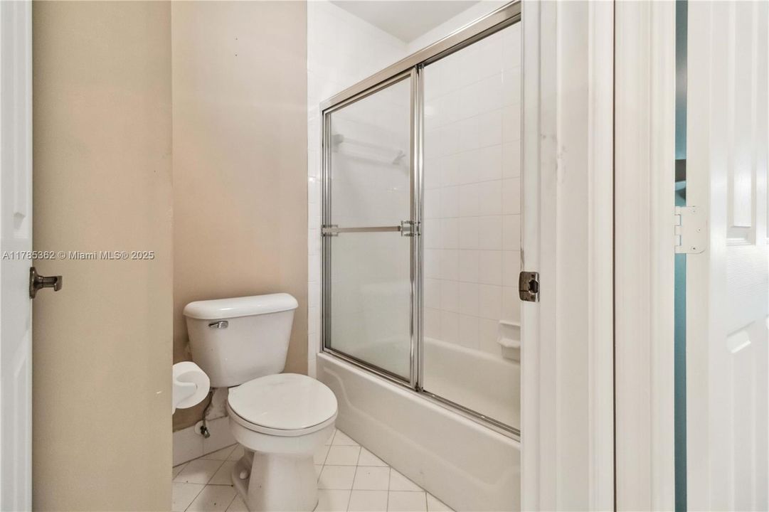 Недавно продано: $688,000 (4 спален, 2 ванн, 2880 Квадратных фут)