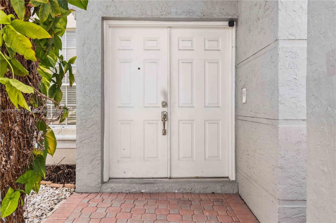 Недавно продано: $688,000 (4 спален, 2 ванн, 2880 Квадратных фут)