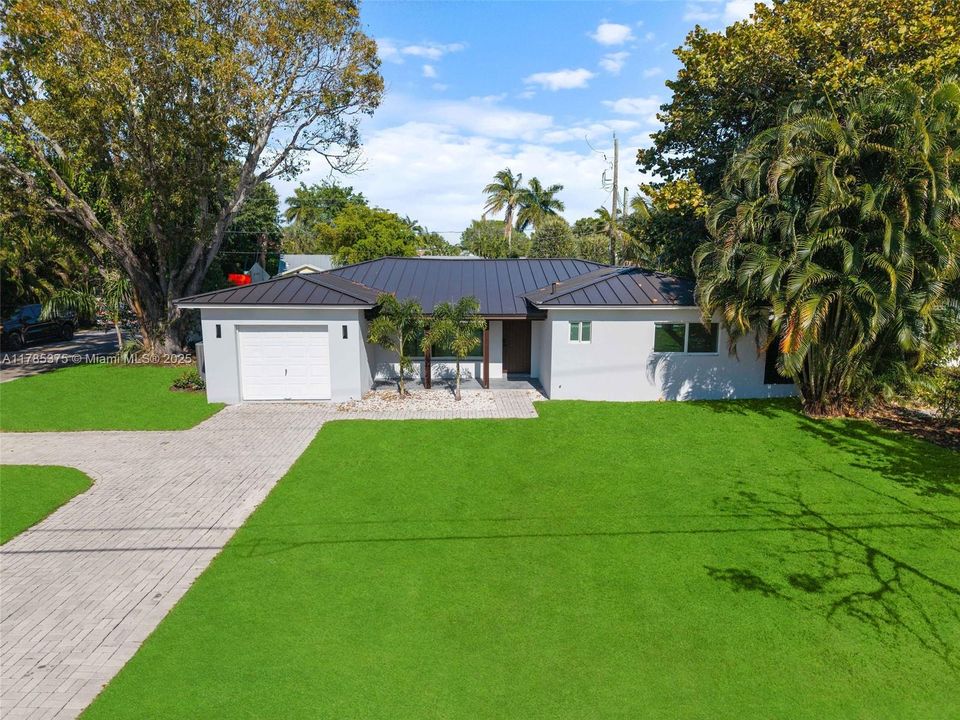 For Sale: $1,497,000 (3 beds, 2 baths, 1968 Square Feet)