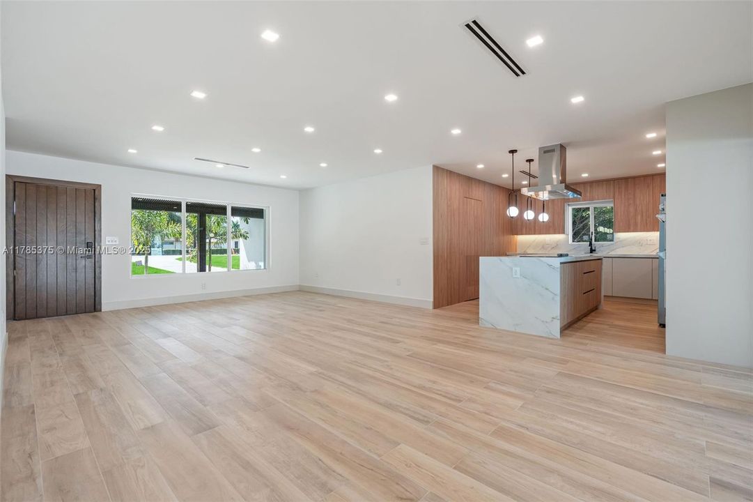 For Sale: $1,497,000 (3 beds, 2 baths, 1968 Square Feet)