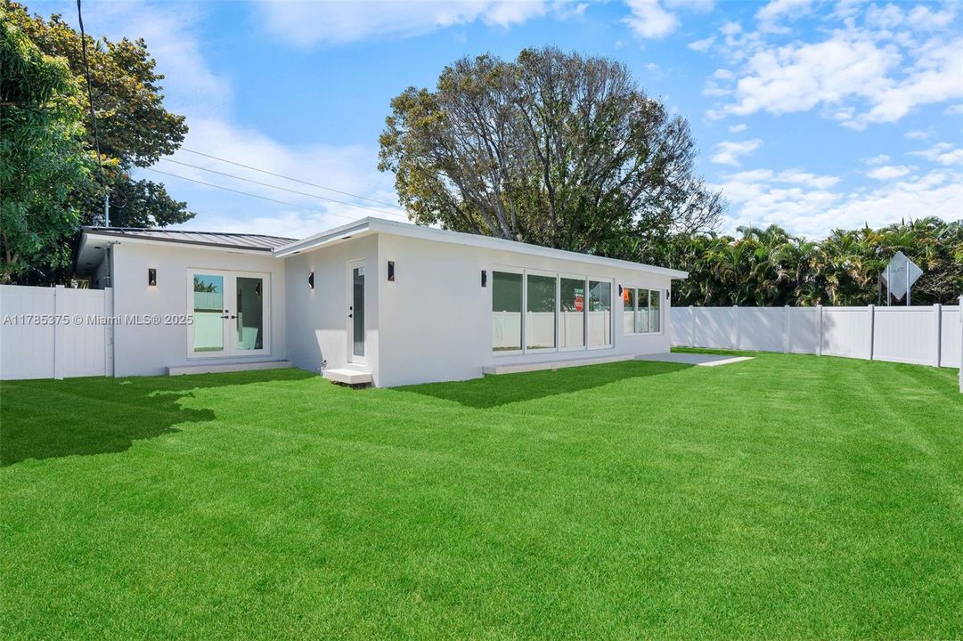 For Sale: $1,497,000 (3 beds, 2 baths, 1968 Square Feet)