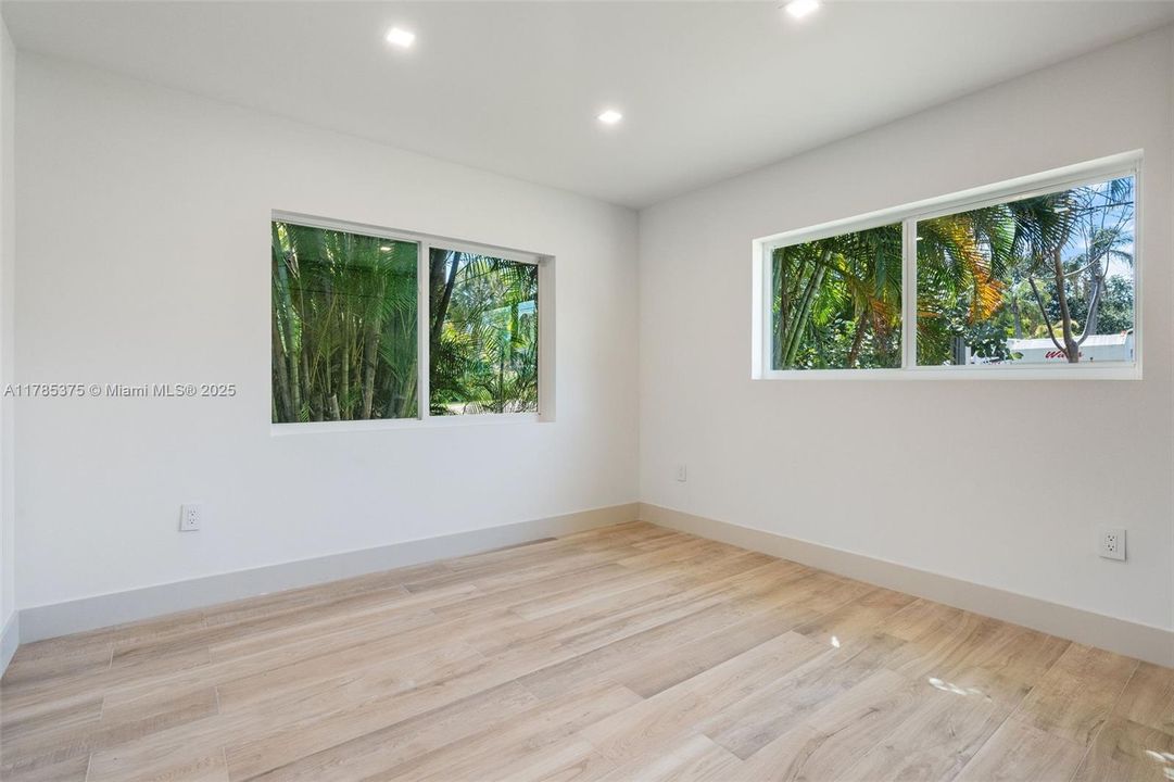 For Sale: $1,497,000 (3 beds, 2 baths, 1968 Square Feet)