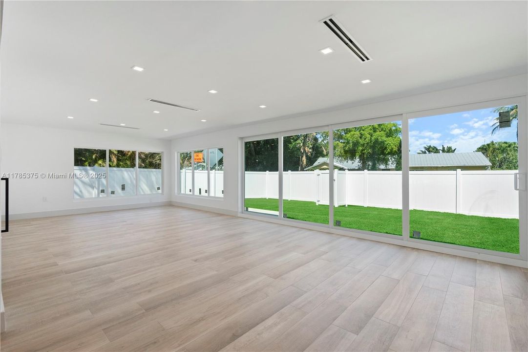 For Sale: $1,497,000 (3 beds, 2 baths, 1968 Square Feet)