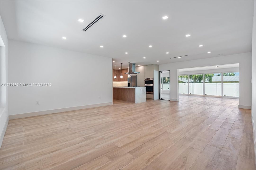 For Sale: $1,497,000 (3 beds, 2 baths, 1968 Square Feet)