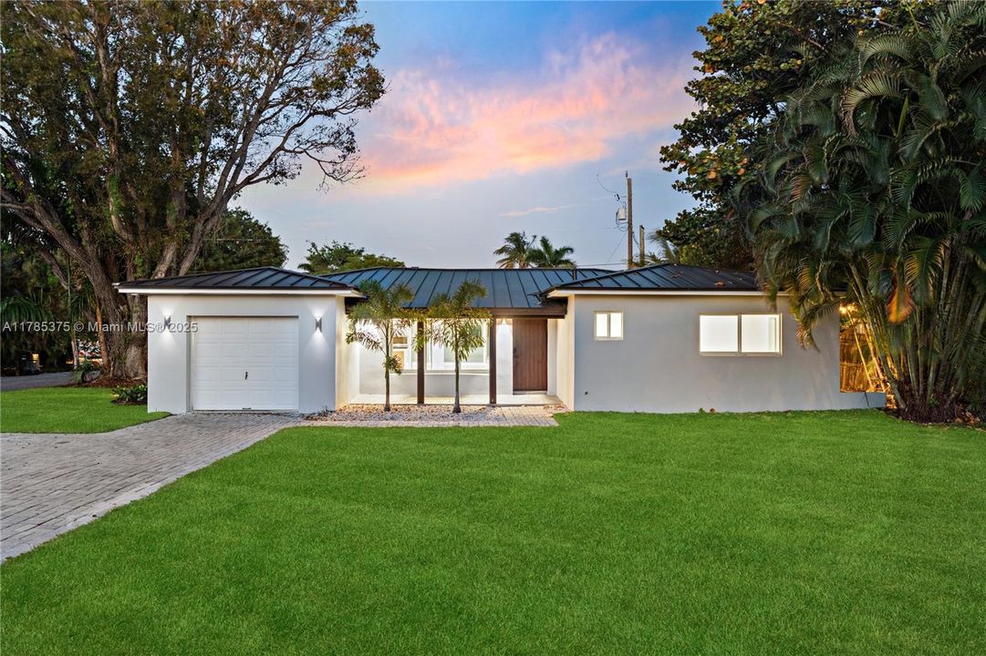 For Sale: $1,497,000 (3 beds, 2 baths, 1968 Square Feet)