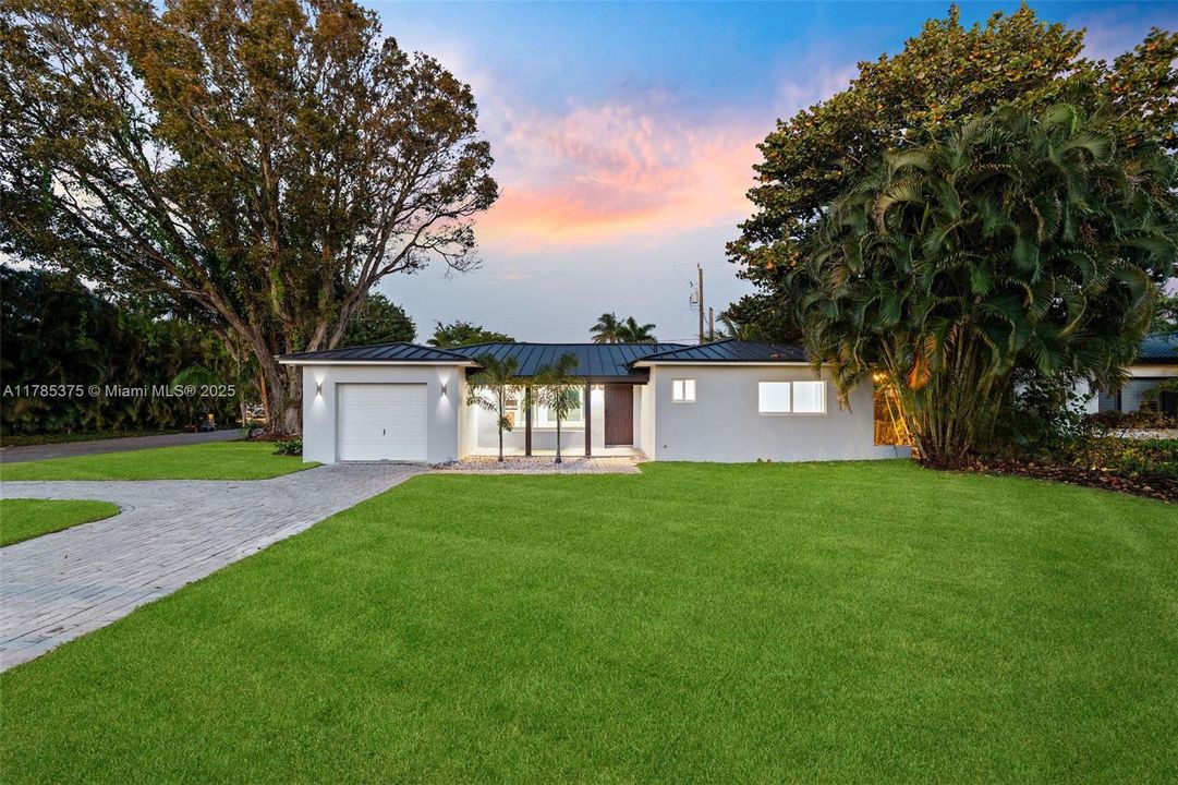 For Sale: $1,497,000 (3 beds, 2 baths, 1968 Square Feet)