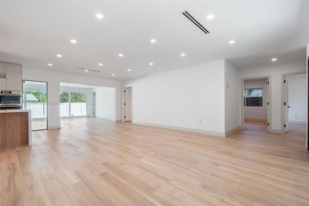 For Sale: $1,497,000 (3 beds, 2 baths, 1968 Square Feet)