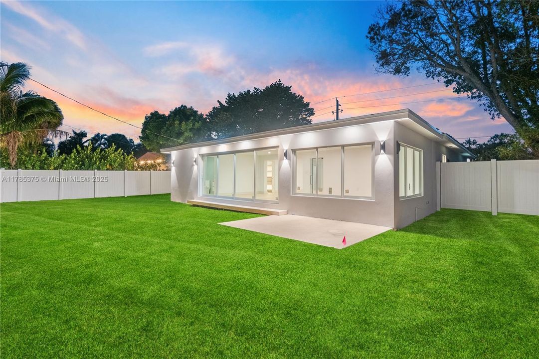 For Sale: $1,497,000 (3 beds, 2 baths, 1968 Square Feet)