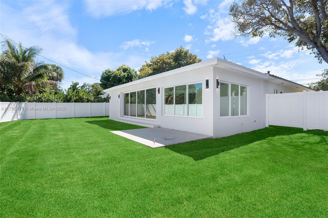 For Sale: $1,497,000 (3 beds, 2 baths, 1968 Square Feet)