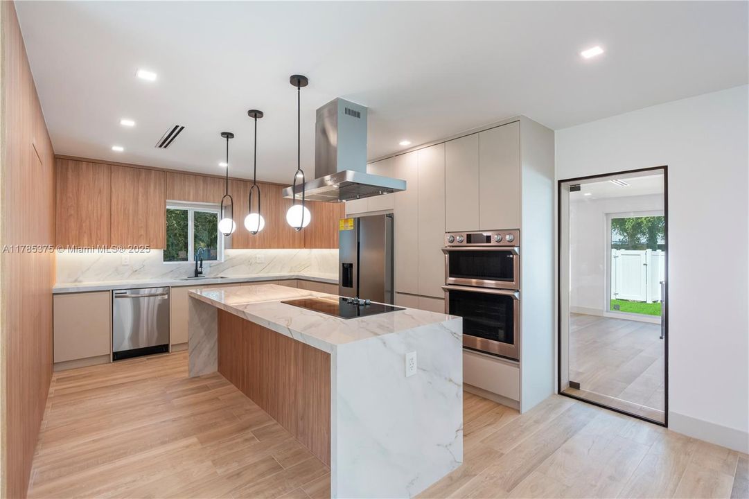 For Sale: $1,497,000 (3 beds, 2 baths, 1968 Square Feet)