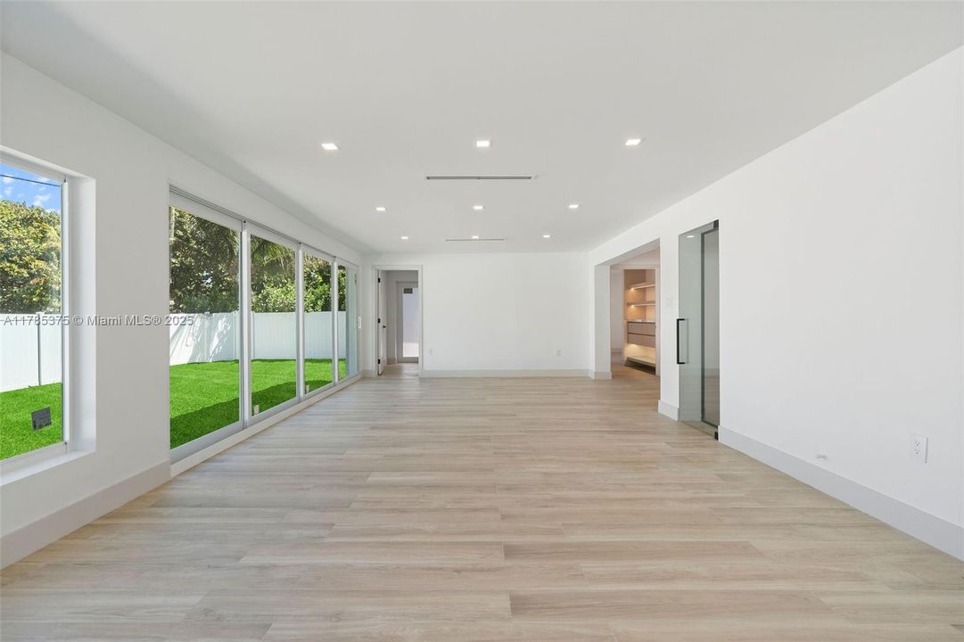 For Sale: $1,497,000 (3 beds, 2 baths, 1968 Square Feet)