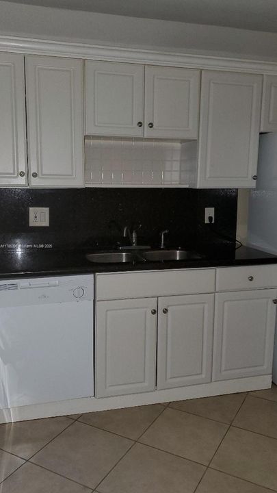 待售: $334,000 (2 贝兹, 2 浴室, 1256 平方英尺)