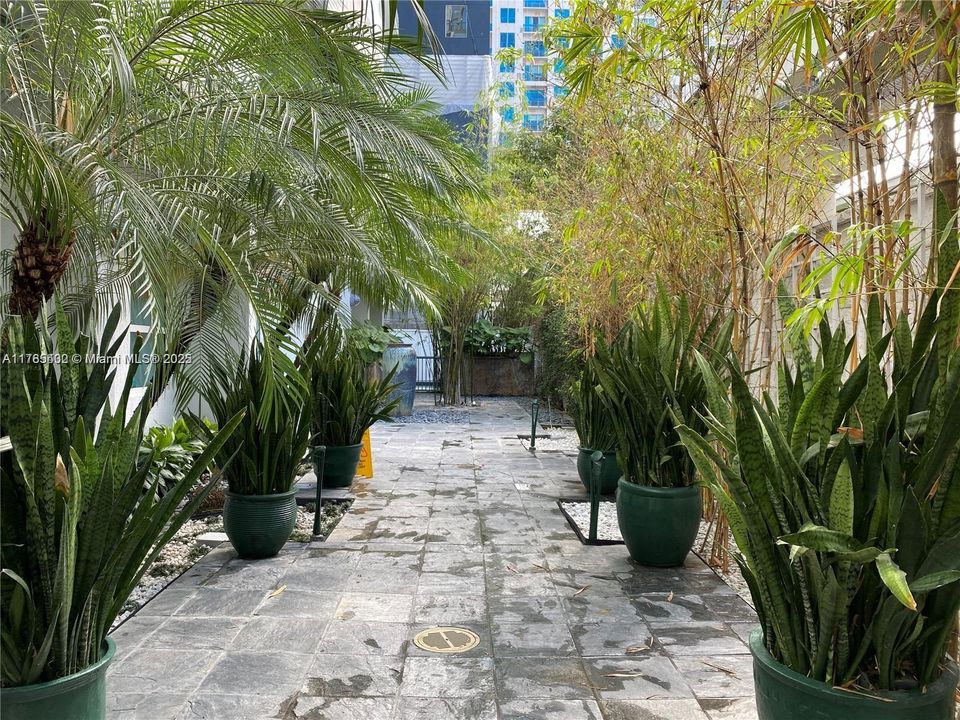 待售: $450,000 (2 贝兹, 2 浴室, 1056 平方英尺)