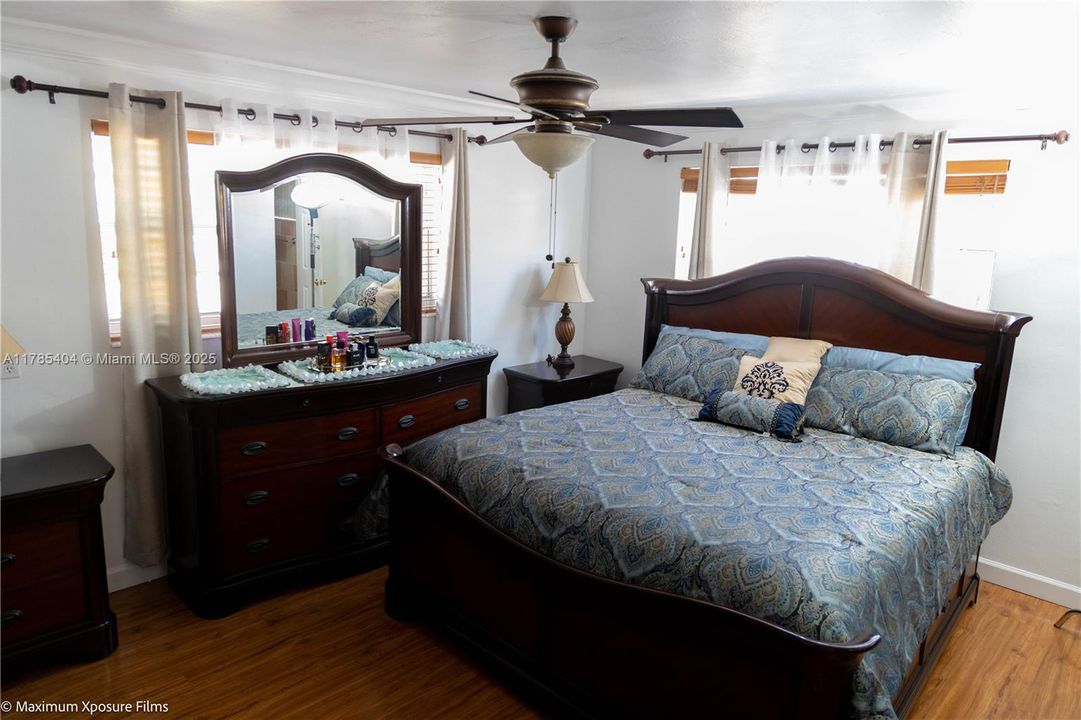 Недавно продано: $590,000 (3 спален, 2 ванн, 1658 Квадратных фут)