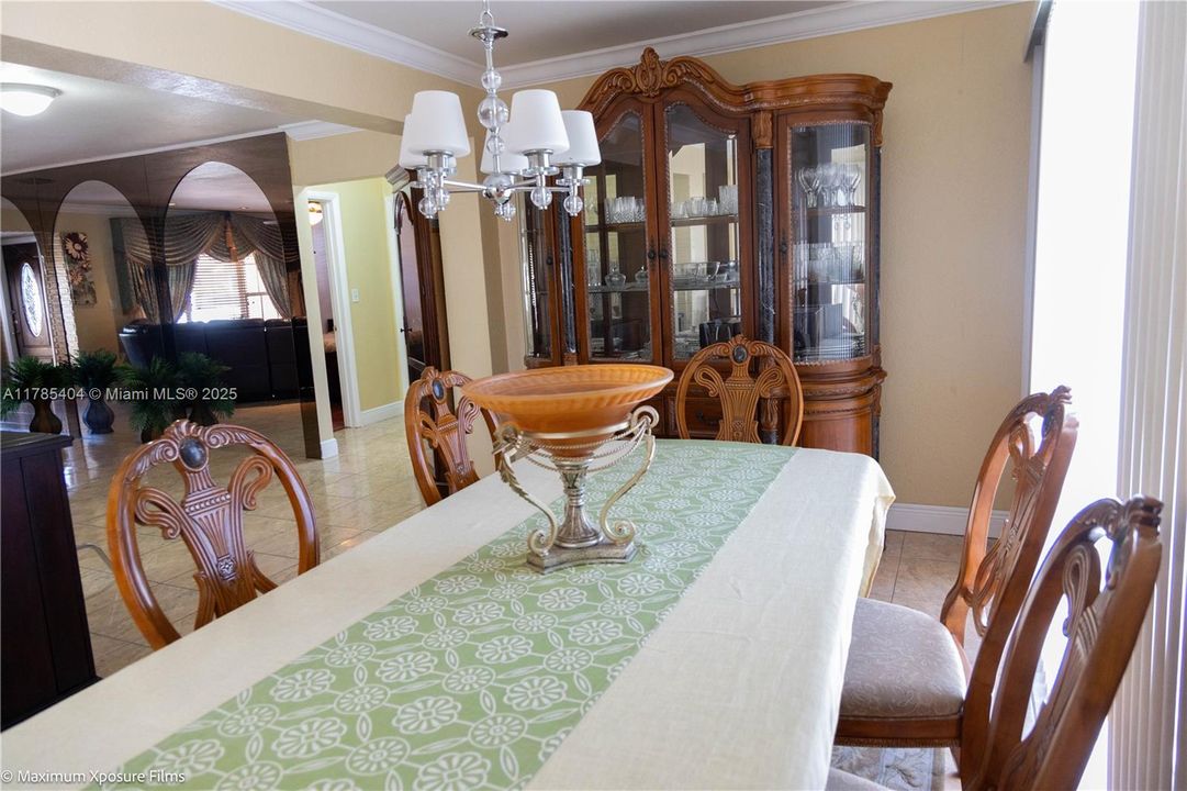 Недавно продано: $590,000 (3 спален, 2 ванн, 1658 Квадратных фут)